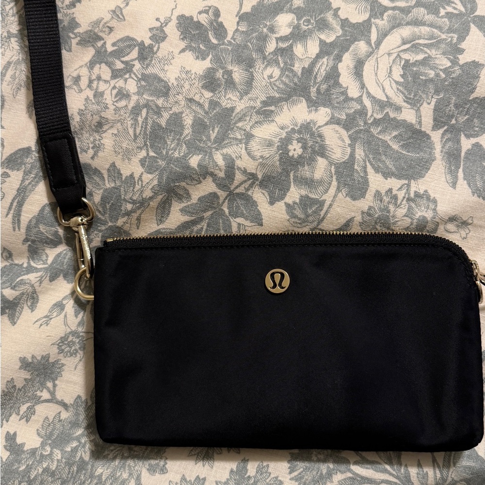 lululemon athletica Black Wristlet Clutch
